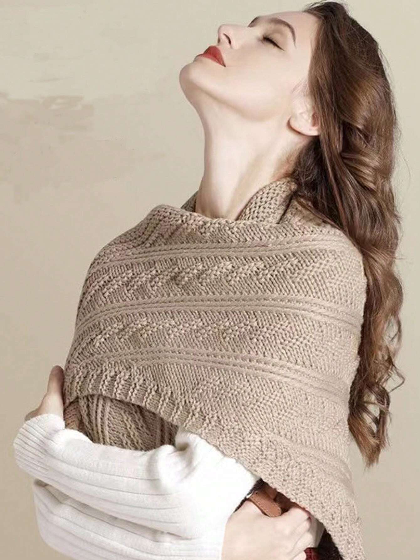 Renée® I Multifunctional Triangle Shawl