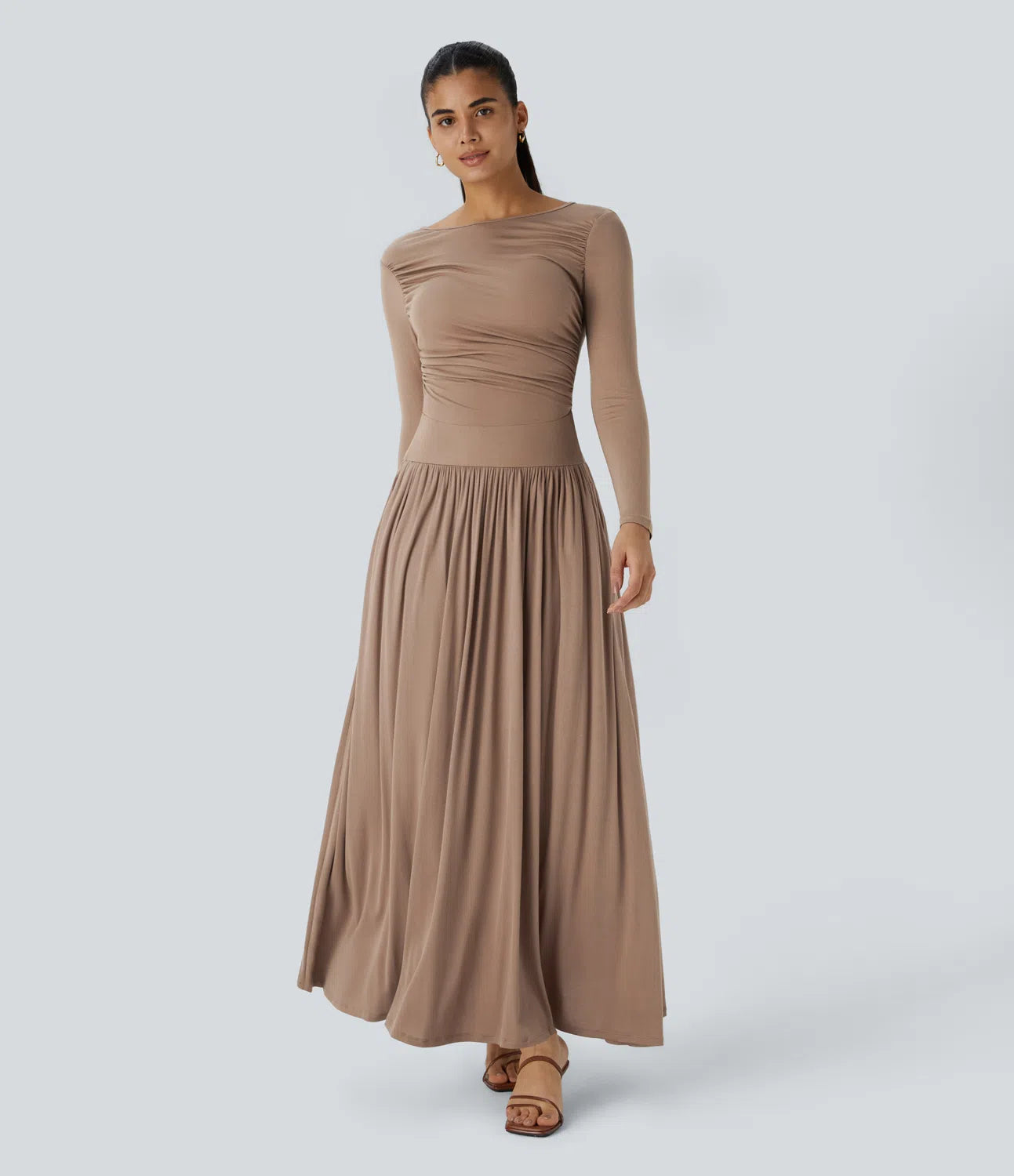 Fließendes, geripptes Maxi-Freizeitkleid mit U-Boot-Ausschnitt, Rüschen und Seitentaschen