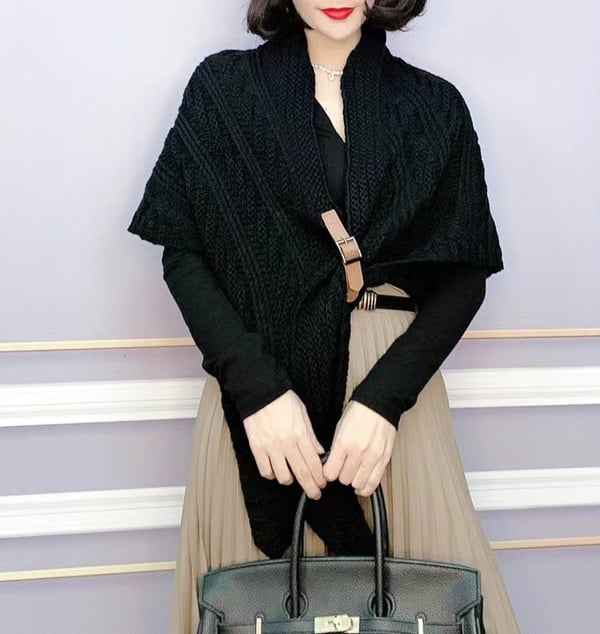 Renée® I Multifunctional Triangle Shawl